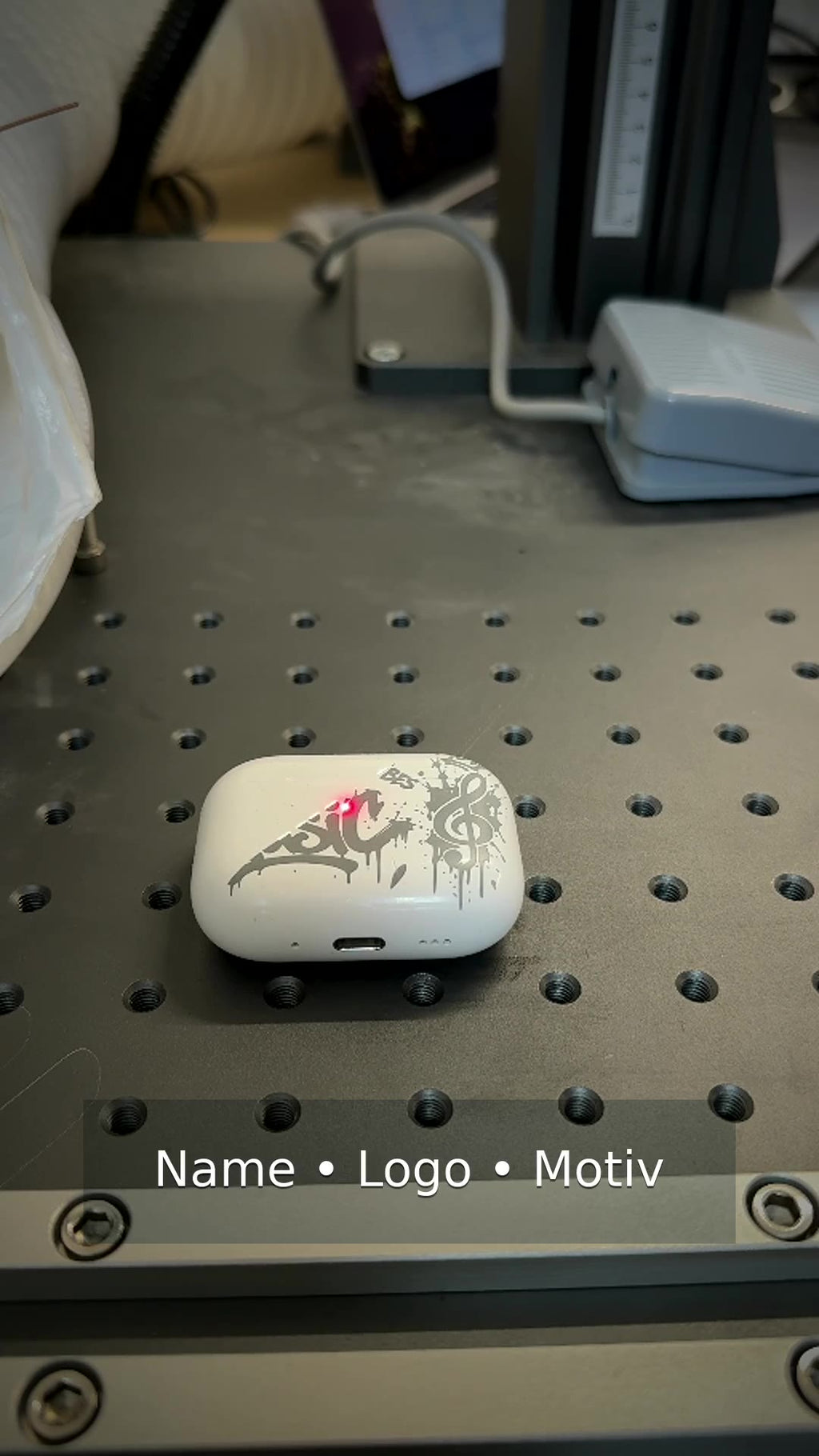 AirPods Case mit individueller Name Logo Motiv Gravur