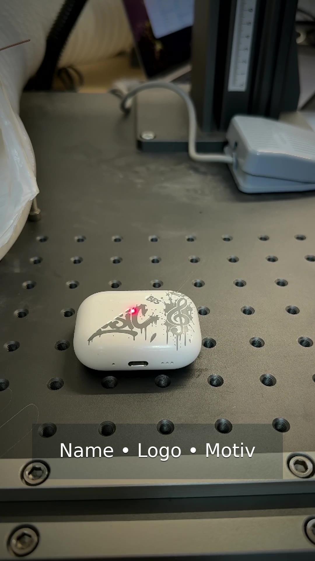 AirPods Case mit individueller Name Logo Motiv Gravur