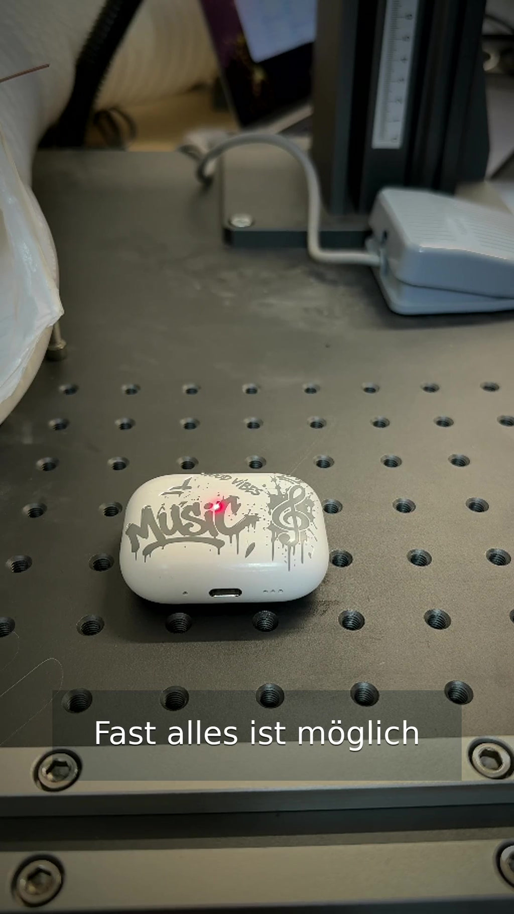Fertig personalisiertes AirPods Case mit Lasergravur