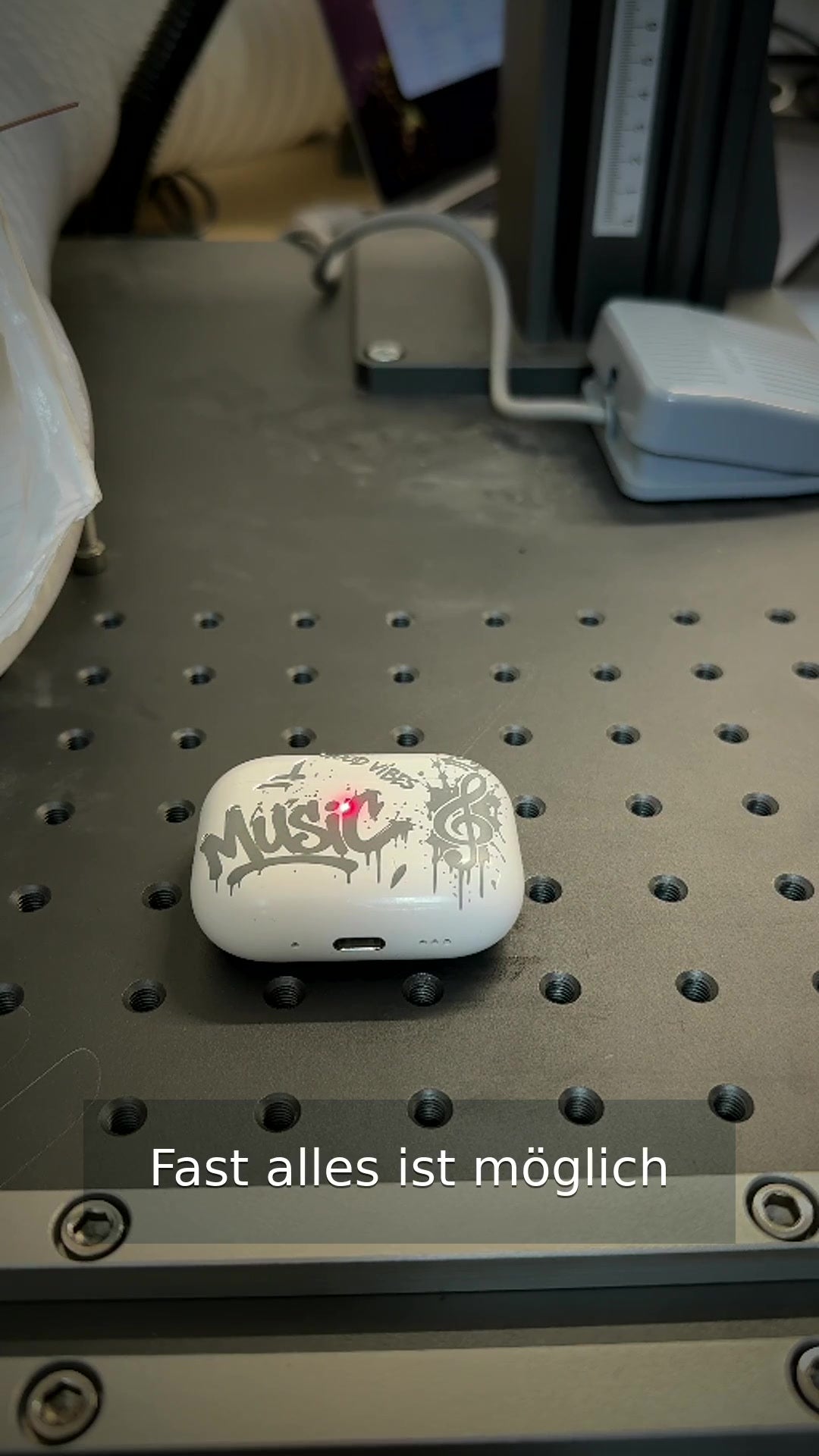 Fertig personalisiertes AirPods Case mit Lasergravur